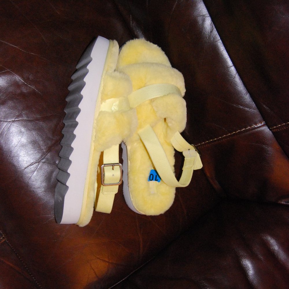 Koolaburra by UGG Adjustable Slide Sandals Fuzz'd Out YELLOW Size women 10 NEW